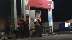SPBU 14.211.262 PEMATANG RAYA Kebal Hukum, Diduga Sudah Dapat Upeti Sehingga Pengisian BBM Subsidi Pakai Jerigen Marak diwaktu Malam Subuh. 