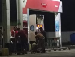 SPBU 14.211.262 PEMATANG RAYA Kebal Hukum, Diduga Sudah Dapat Upeti Sehingga Pengisian BBM Subsidi Pakai Jerigen Marak diwaktu Malam Subuh.
