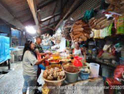 Jelang Idul Adha, Babinsa Koramil 01/Siantar Utara Laksanakan Monitoring Harga Sembako di Pasar Dwikora Parluasan