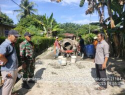 Wujud Sinergi TNI dan Warga, Babinsa Hadiri Monitoring Pembangunan Rabat Beton di Nagori Bandar Betsy II