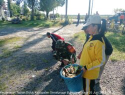 Babinsa Koramil 05/Serbelawan Gelar Aksi Gotong Royong Bersama Warga di Tapian Dolok