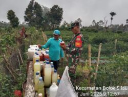 TINGKATKAN KEAKRABAN, BABINSA DOLOK SILAU, PELAJARI CARA PEMBUATAN PUPUK CAIR*